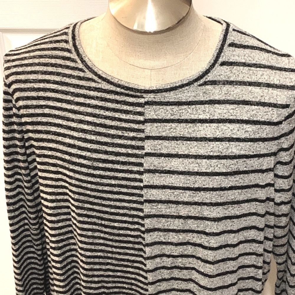 Lane Bryant Super Soft Women’s Rayon Black Cream Striped Knit Sweater Size 14/16 - Picture 2 of 6